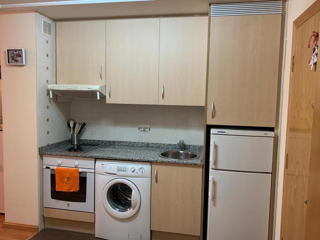Apartamento Mota-2 Huca-Los Prados; Parking Y Wifi Gratis โอเบียโด ภายนอก รูปภาพ