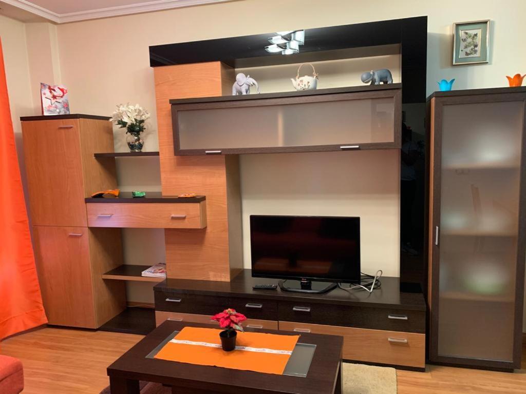 Apartamento Mota-2 Huca-Los Prados; Parking Y Wifi Gratis โอเบียโด ภายนอก รูปภาพ
